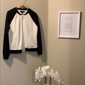 NEW with No Tag. FOREVER 21 Bomber Jacket Size M